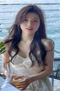 她的手心在发冷