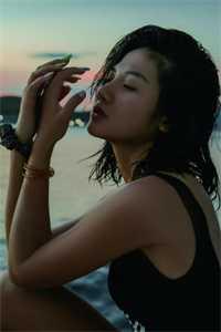 霎时墨石光芒亮起